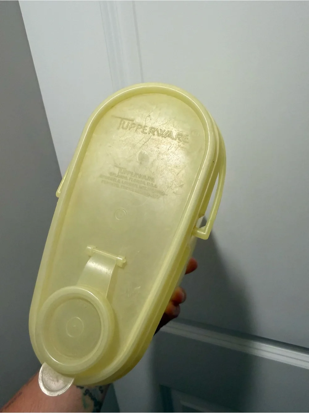 Vintage Tupperware 2qt Beverage Pitcher